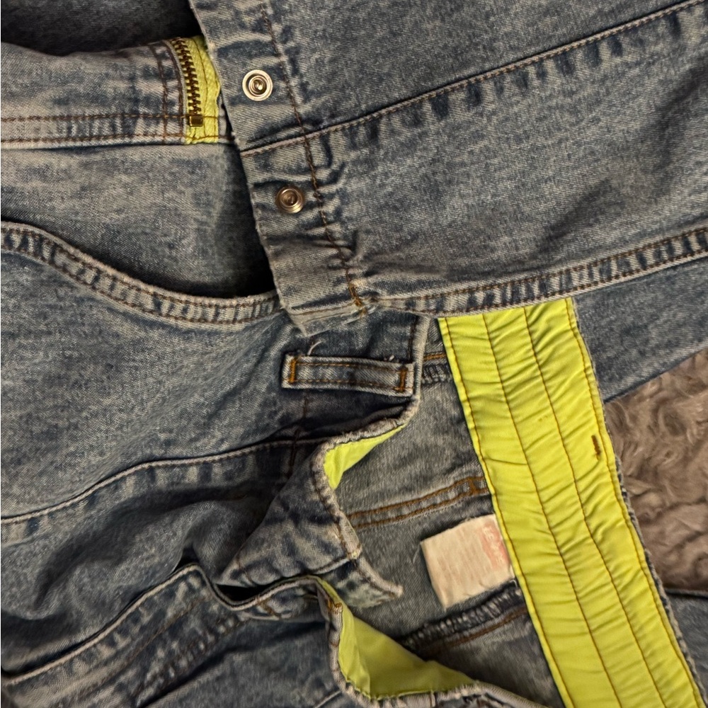 Relaxed Blue and Yellow Jeans with Classic Twill Weave